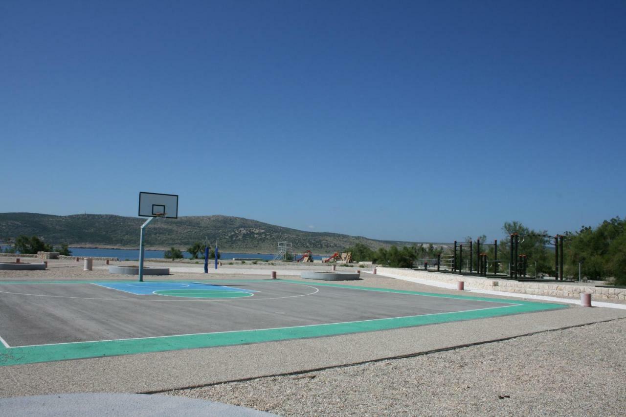 Mobile Homes Katinka, Starigrad Paklenica, Croatia Dış mekan fotoğraf